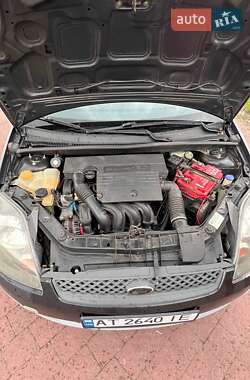 Хэтчбек Ford Fiesta 2008 в 