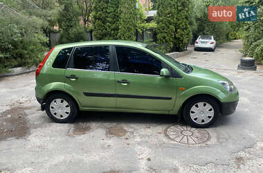 Хетчбек Ford Fiesta 2006 в 