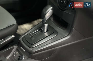 Седан Ford Fiesta 2015 в 