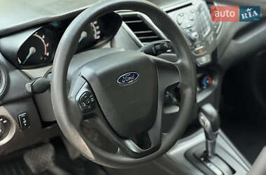 Седан Ford Fiesta 2015 в 