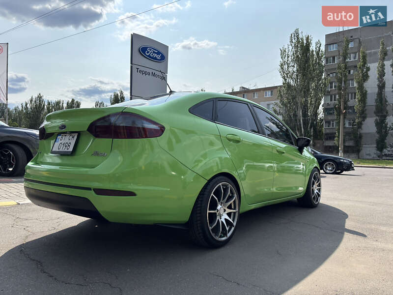 Седан Ford Fiesta 2014 в Николаеве
