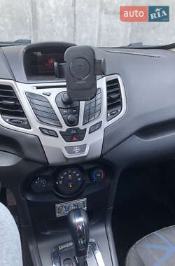 Седан Ford Fiesta 2012 в 