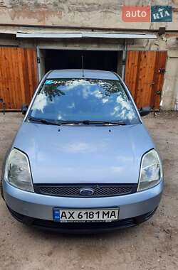 Хэтчбек Ford Fiesta 2005 в 