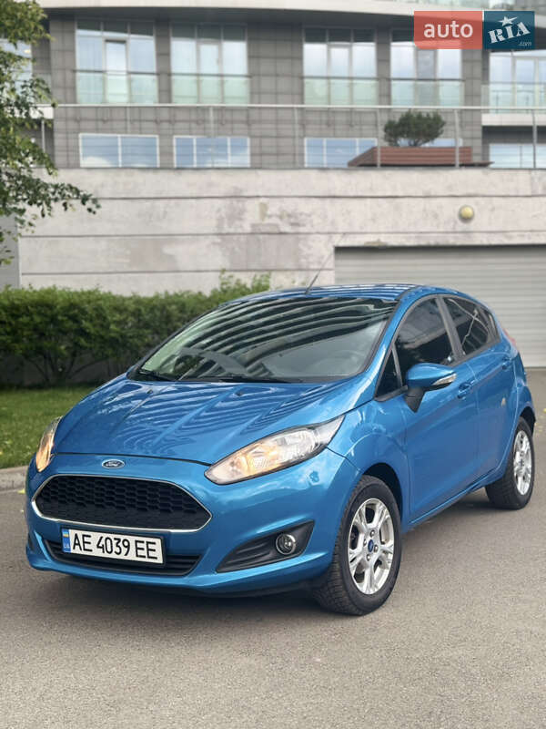 Хетчбек Ford Fiesta 2016 в 