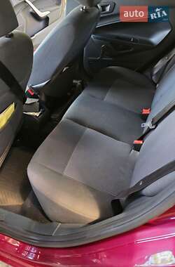 Хетчбек Ford Fiesta 2011 в 