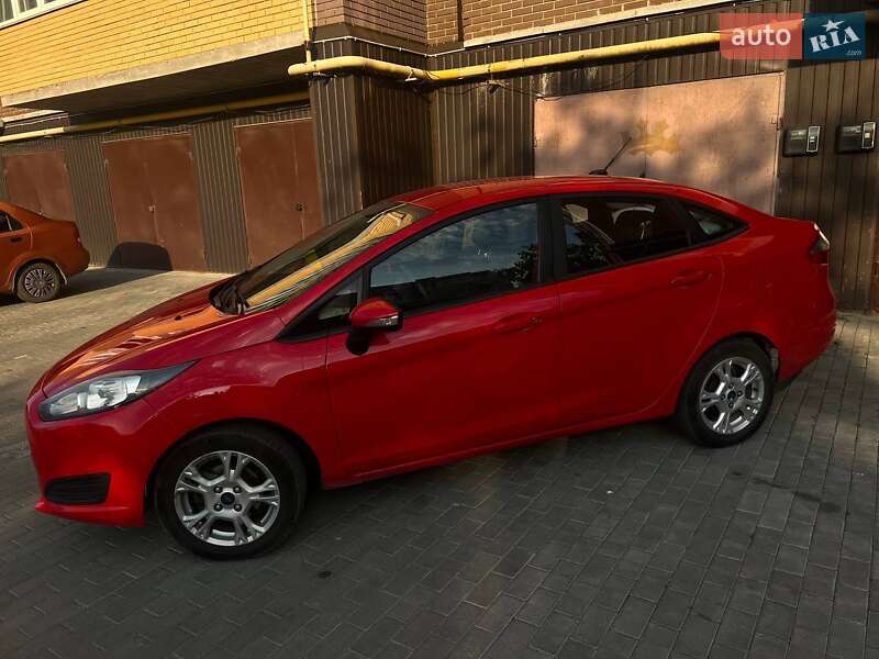 Седан Ford Fiesta 2015 в Хмельницком