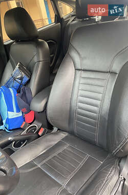 Седан Ford Fiesta 2013 в 