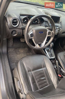 Седан Ford Fiesta 2013 в 