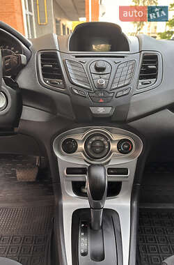 Хэтчбек Ford Fiesta 2014 в 