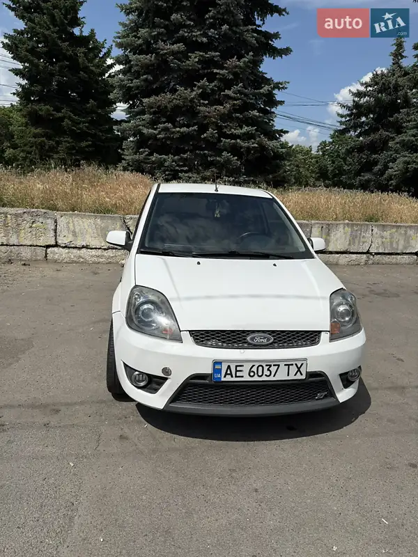 Хэтчбек Ford Fiesta 2007 в 