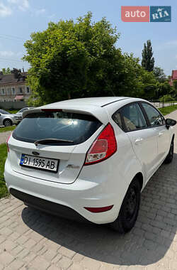 Хэтчбек Ford Fiesta 2016 в 