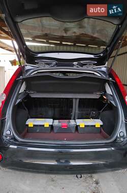 Хэтчбек Ford Fiesta 2005 в 