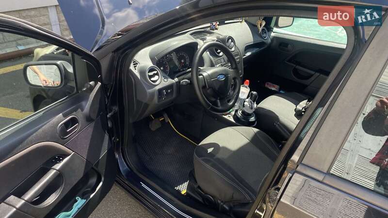 Хэтчбек Ford Fiesta 2007 в Киеве
