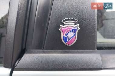 Хэтчбек Ford Fiesta 2004 в 