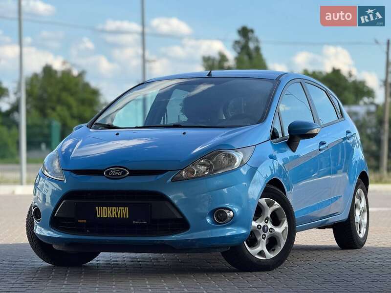 Хэтчбек Ford Fiesta 2011 в 