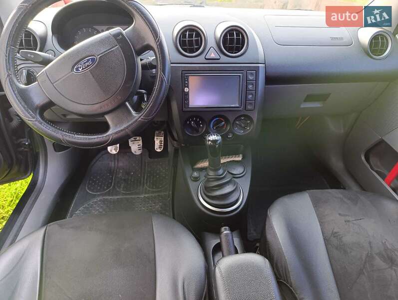 Хэтчбек Ford Fiesta 2002 в Виннице