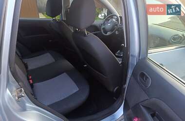 Хэтчбек Ford Fiesta 2006 в 