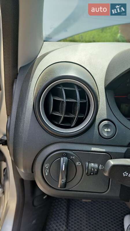 Хэтчбек Ford Fiesta 2004 в Днепре