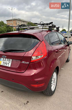 Хэтчбек Ford Fiesta 2011 в 