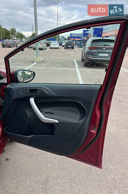 Хэтчбек Ford Fiesta 2011 в 