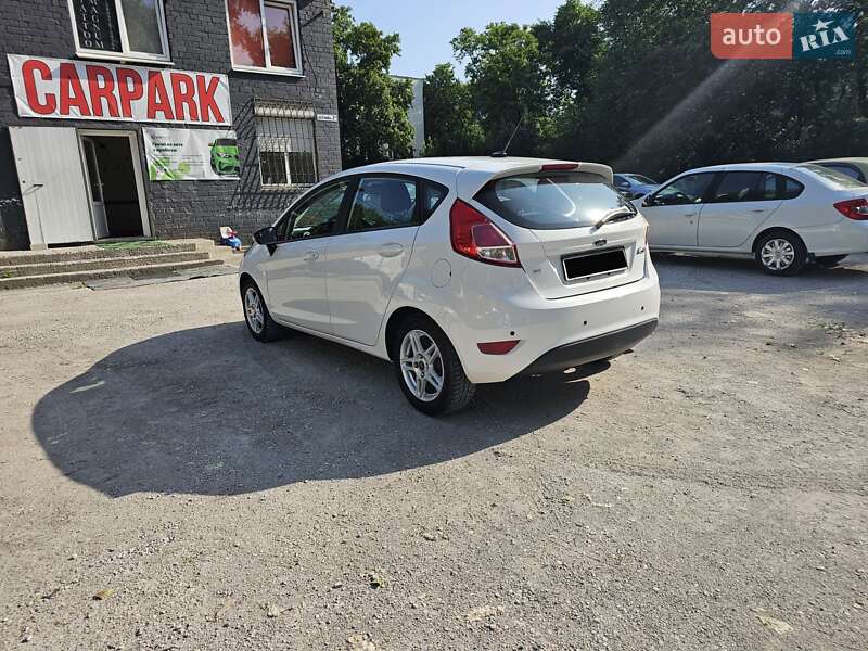 Хэтчбек Ford Fiesta 2017 в Каменском
