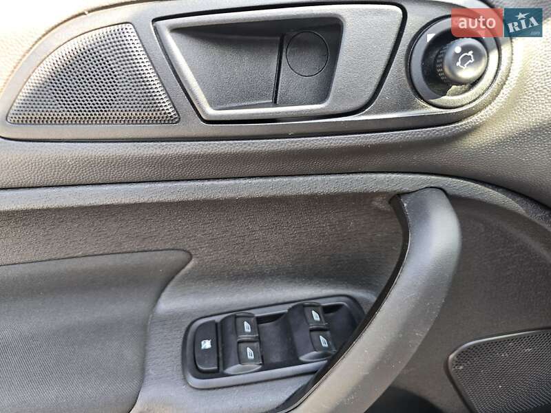 Хэтчбек Ford Fiesta 2017 в Каменском