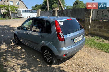 Хэтчбек Ford Fiesta 2005 в 