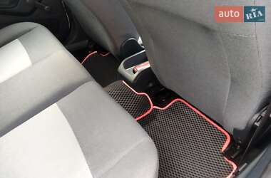Хэтчбек Ford Fiesta 2012 в 