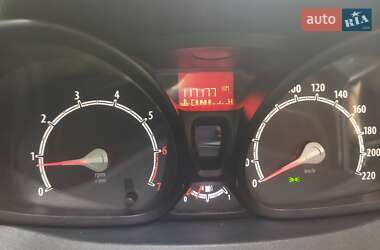 Хэтчбек Ford Fiesta 2012 в 