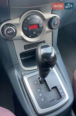 Хетчбек Ford Fiesta 2010 в 