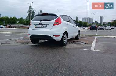 Хэтчбек Ford Fiesta 2012 в 