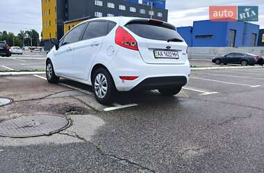 Хэтчбек Ford Fiesta 2012 в 