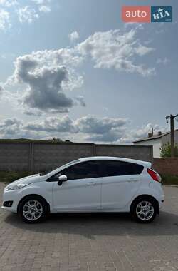 Хэтчбек Ford Fiesta 2013 в 