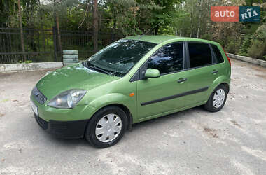 Хэтчбек Ford Fiesta 2006 в 