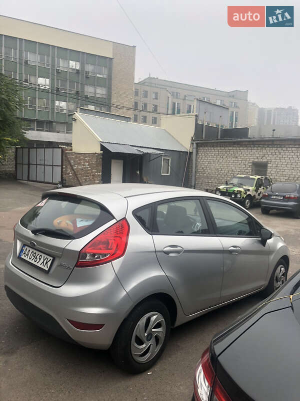 Хэтчбек Ford Fiesta 2012 в Черновцах