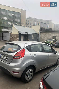 Хетчбек Ford Fiesta 2012 в 