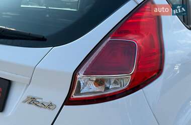 Хэтчбек Ford Fiesta 2016 в 