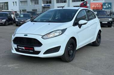 Хэтчбек Ford Fiesta 2016 в 