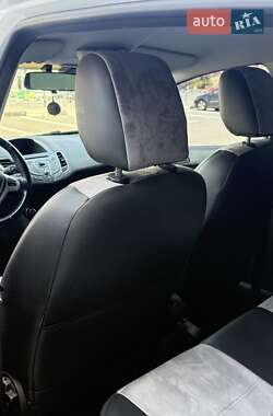 Хэтчбек Ford Fiesta 2013 в 