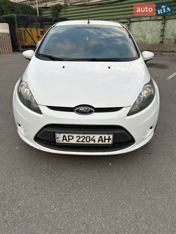 Хэтчбек Ford Fiesta 2011 в 