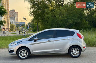 Хэтчбек Ford Fiesta 2018 в 