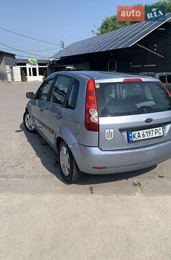 Хэтчбек Ford Fiesta 2005 в 