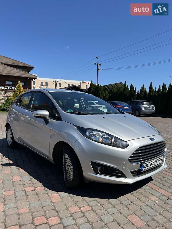 Хэтчбек Ford Fiesta 2015 в 
