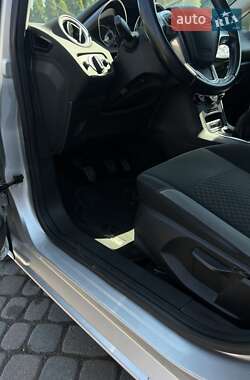 Хэтчбек Ford Fiesta 2015 в 