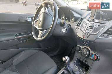 Хэтчбек Ford Fiesta 2012 в 