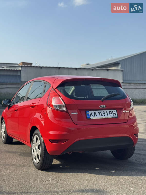 Хэтчбек Ford Fiesta 2016 в Киеве