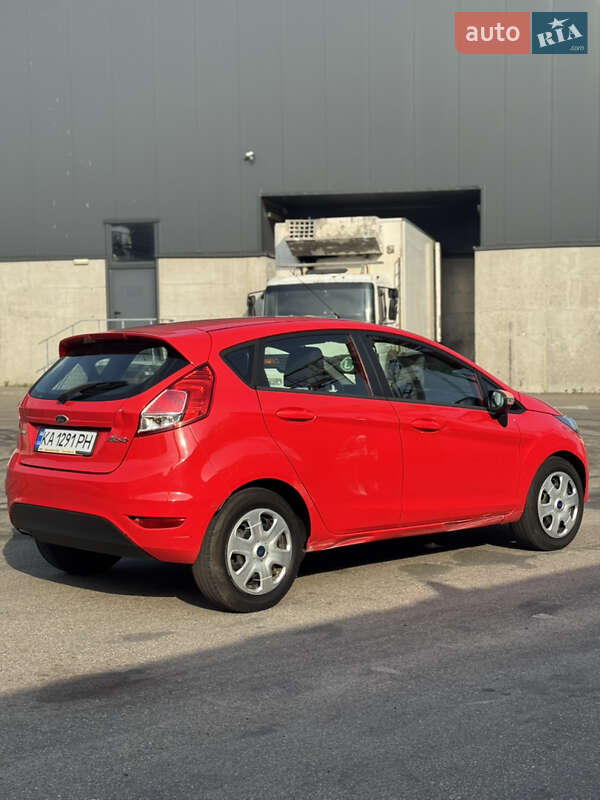 Хэтчбек Ford Fiesta 2016 в Киеве