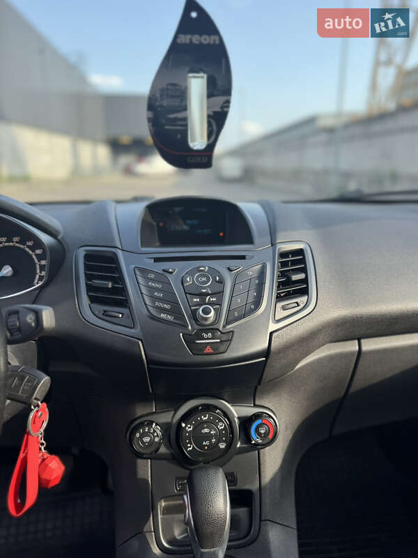 Хэтчбек Ford Fiesta 2016 в Киеве