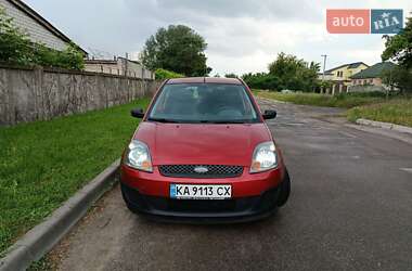 Хэтчбек Ford Fiesta 2006 в 