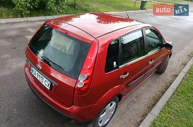 Хэтчбек Ford Fiesta 2006 в 